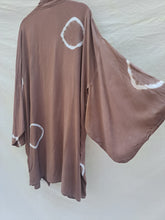 Load image into Gallery viewer, Short Harrison style kimono (plus size)