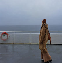 Load image into Gallery viewer, The Coastal beanie - merino wool/cashmere "Tobacco"