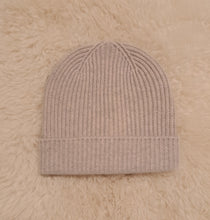Load image into Gallery viewer, The Coastal beanie - merino wool/cashmere "Natural"