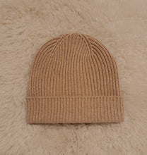Load image into Gallery viewer, The Coastal beanie - merino wool/cashmere "Sand"