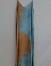 Load image into Gallery viewer, Terre et Mer ° luna silk charmeuse slip dress (size M)