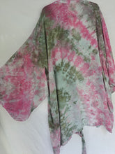 Load image into Gallery viewer, &quot;Bloom&quot; Short Harrison style kimono
