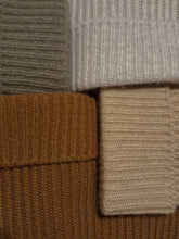 Load image into Gallery viewer, The Coastal beanie - merino wool/cashmere &quot;Sand&quot;
