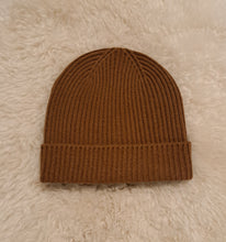 Load image into Gallery viewer, The Coastal beanie - merino wool/cashmere &quot;Tobacco&quot;
