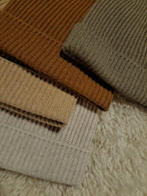 Load image into Gallery viewer, The Coastal beanie - merino wool/cashmere &quot;Tobacco&quot;
