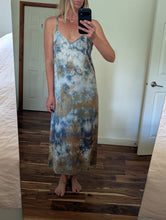 Load image into Gallery viewer, Temptest ° luna silk charmeuse slip dress (size XS)
