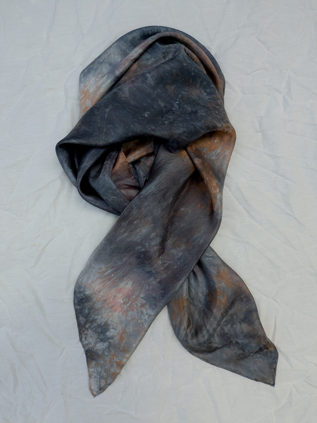 Shadow Blume ° oversized silk bandana
