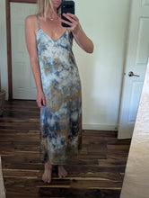 Load image into Gallery viewer, Temptest ° luna silk charmeuse slip dress (size XS)
